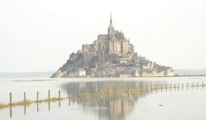 Le Mont-Saint-Michel redevient une île le temps des grandes marées