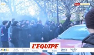 L'ambiance monte devant l'hôtel des parisiens - Foot - C1 - PSG