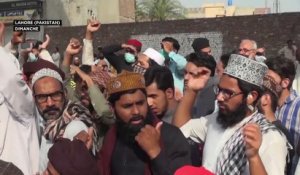 Les manifestations anti-France dégénèrent en affrontements avec la police au Pakistan