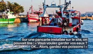 Toujours en attente d’autorisations, des pêcheurs français bloquent des camions britanniques_IN
