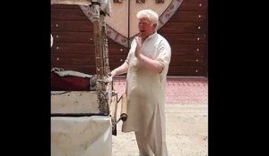 Découvrez la vidéo d'un marchand de glace au Pakistan considéré comme le meilleur sosie de Donald Trump et qui fait le buzz sur Instagram