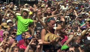 Vianney chante son tube "Je m'en vais" aux Vieilles Charrues