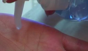 Manucure faux ongles : la pose de faux ongles en vidéo