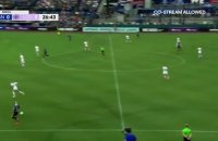 Eugenie Le Sommer enrhume son adversaire avant de marquer