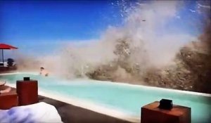 Des vagues géantes détruisent une piscine à Bali