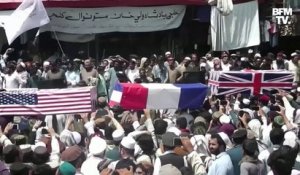 En Afghanistan, les talibans simulent des funérailles avec de faux cercueils recouverts des drapeaux français, américain et britannique