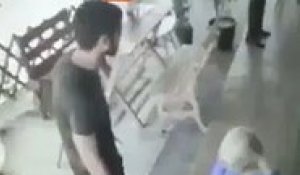 Un faux prêtre vole le téléphone d'une touriste au restaurant (Mexique)
