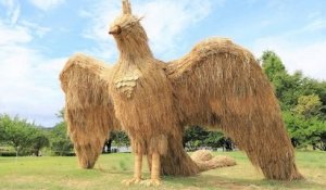 Des animaux géants faits de paille envahissent les plaines japonaises lors du Wara Art Festival