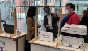 Christie Morreale visite le nouveau centre de vaccination de l'UCL