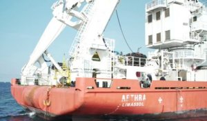"Haro sur les éoliennes": des pêcheurs s'en prennent à un bateau de chantier d'un parc éolien au large de Saint-Brieuc