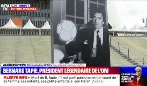 Mort de Bernard Tapie: un portrait de l'homme d'affaires installé en hommage devant le Vélodrome à Marseille
