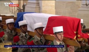 Hommage à Hubert Germain: le cercueil du dernier Combattant de la Libération entre dans la cour des Invalides