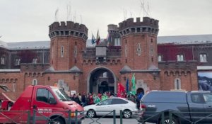 Le personnel du centre Fedasil bruxellois Petit-Château en grève