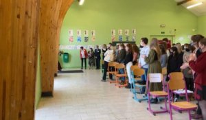 La Reine Mathilde discute de développement durable avec les élèves de Perwez