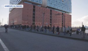 Covid-19 en Allemagne: une immense file d'attente se forme devant l'Elbphilharmonie à Hambourg pour se faire vacciner