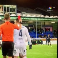 Expulsé pour s'être embrouillé avec son propre gardien de but !