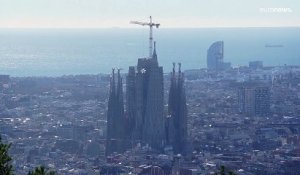 A Barcelone, une étoile hissée au sommet de la Sagrada familia