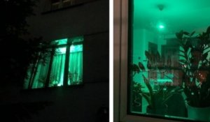 Des Polonais allument une lumière verte dans leur logement pour signifier qu'ils peuvent accueillir des réfugiés