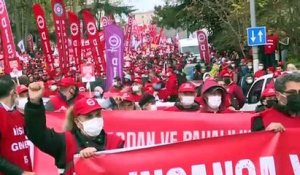 Manifestation à Istanbul contre la pauvreté et la crise monétaire