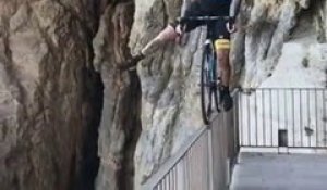 EXTREME CYCLING - Faire du vélo en équilibre sur une rampe
