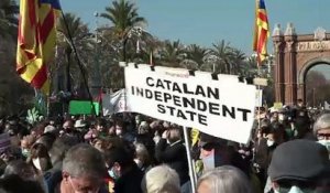 Des Catalans protestent contre l'obligation d'enseigner davantage le castillan à l'école