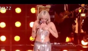 Miley Cyrus perd sa robe lors du show de la nouvelle année
