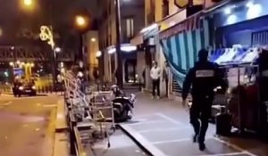 Il roule en scooter sur un trottoir pour échapper à la police