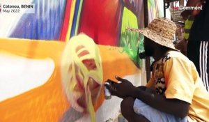 En graffitis, l'histoire et la culture du Bénin sur plus d'un kilomètre de long à Cotonou