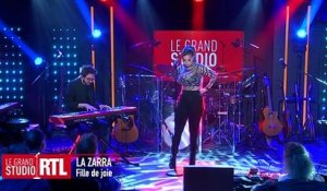 La Zarra interprète "Fille de joie" dans "Le Grand Studio RTL"