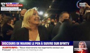 L'entrée de Marine Le Pen pour son meeting à Reims