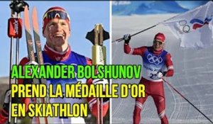 Alexander Bolshunov prend la médaille d'or en skiathlon