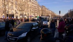 "Convoi de la liberté" à Paris: 14 personnes interpellées, 337 verbalisées, selon la préfecture