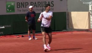 Novak Djokovic persiste et signe