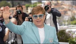Le jet d’Elton John atterrit en urgence… Kanye West sample le discours de Kim Kardashian pour sa pré