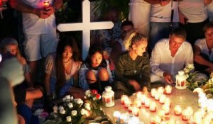 VIDEO Public : Laeticia, Jade et Joy se recueillent avec émotion sur la tombe de Johny Hallyday