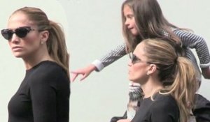 Exclu Vidéo : Jennifer Lopez en mode Shopping avec sa famille à Paris !