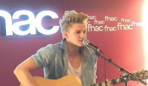Exclu video: Cody Simpson en showcase rend les adolescentes folles