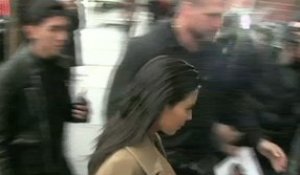 Vidéo : Kim Kardashian : elle n'échappe jamais aux paparazzi !