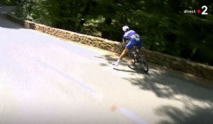 Tour de France : Chute impressionnante dans un ravin