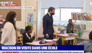 BFMTV - Le geste maladroit d'Emmanuel Macron, en visite dans une école