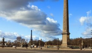 Paris : une jeune mère donne naissance à une petite fille au milieu de la place de la Concorde