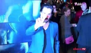 Exclu vidéo : Keanu Reeves : Atout charme à l’avant-première de Knock Knock !