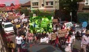 Les jeunes du monde entier défilent pour sauver la planète du réchauffement climatique