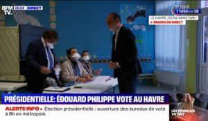 Présidentielle: Édouard Philippe vote au Havre dès l'ouverture du bureau de vote