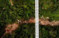 « Regarder en bas était effrayant »: le Vietnam inaugure un gigantesque pont suspendu en verre