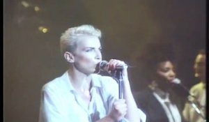 Eurythmics - "Sweet Dreams (Are Made of This)" (Live)