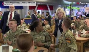 La First Lady Jill Biden rencontre des soldats américains en Roumanie