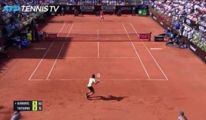 Rome - Djokovic domine Tsitsipas et fait le plein de confiance