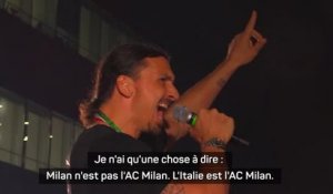 Serie A - Zlatan remercie les tifosi pendant la parade dans Milan