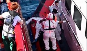 Italie : longue attente pour 294 migrants secourus par l'Ocean Viking